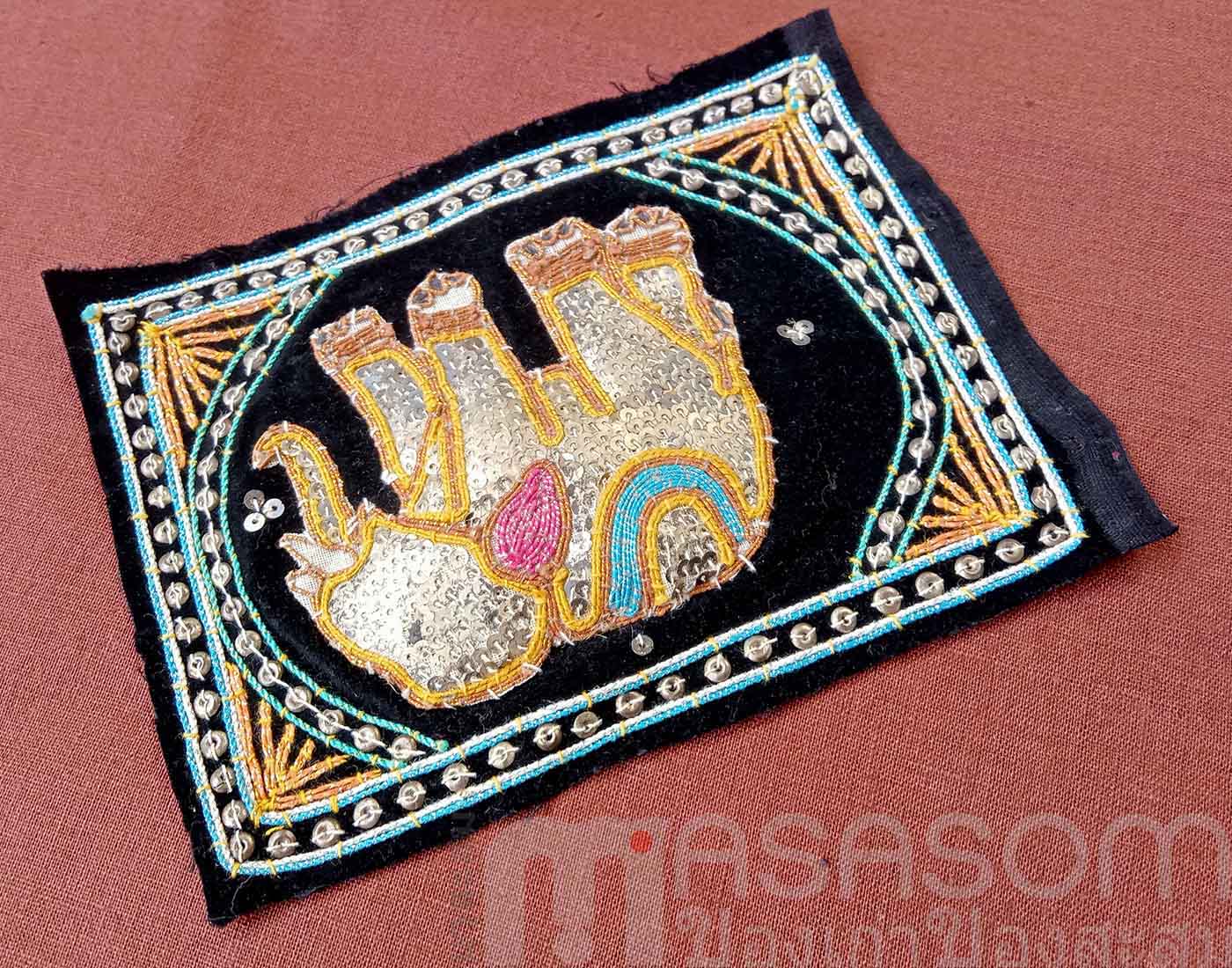 ผ้าปักรูปช้าง