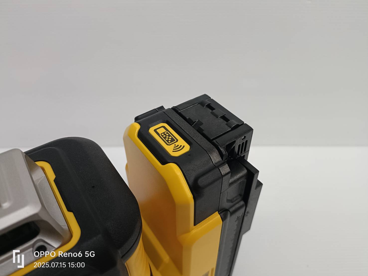 DEWALT รุ่น DCLE34035B-XJ เลเซอร์วัดระดับแบบ 3 เส้น 360 องศา 20V รุ่นรีโมทคอนโทรล