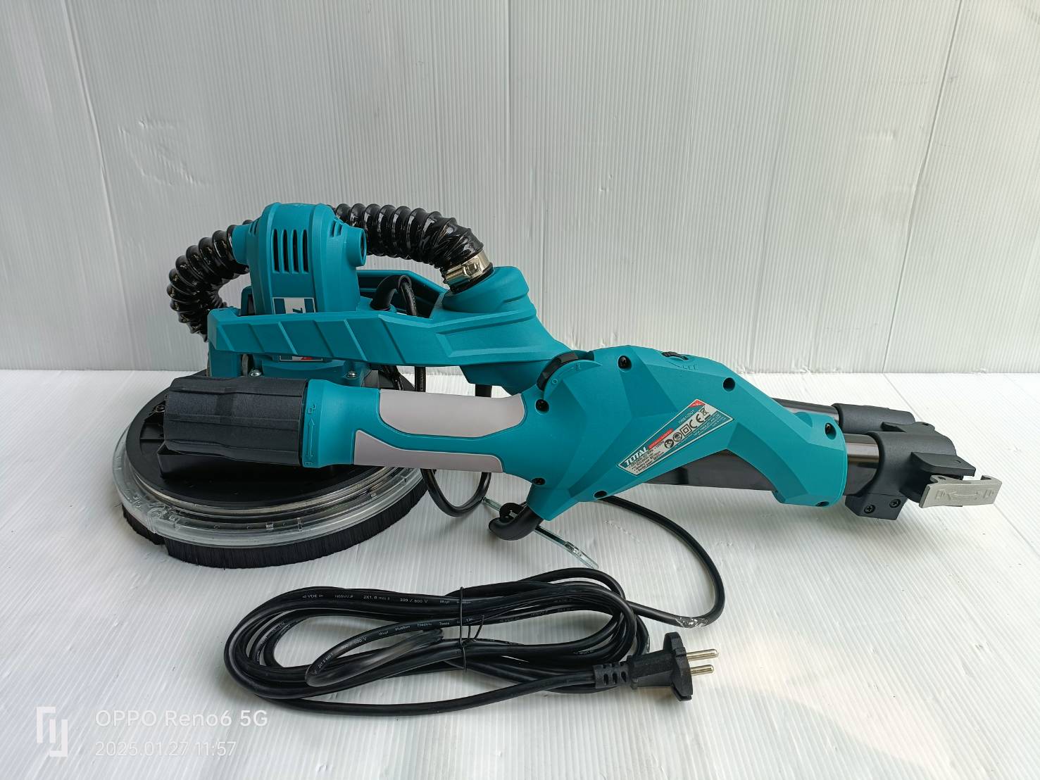 Total เครื่องขัดผนังปูนและฝ้า กำลัง 1050W รุ่น TWS10501