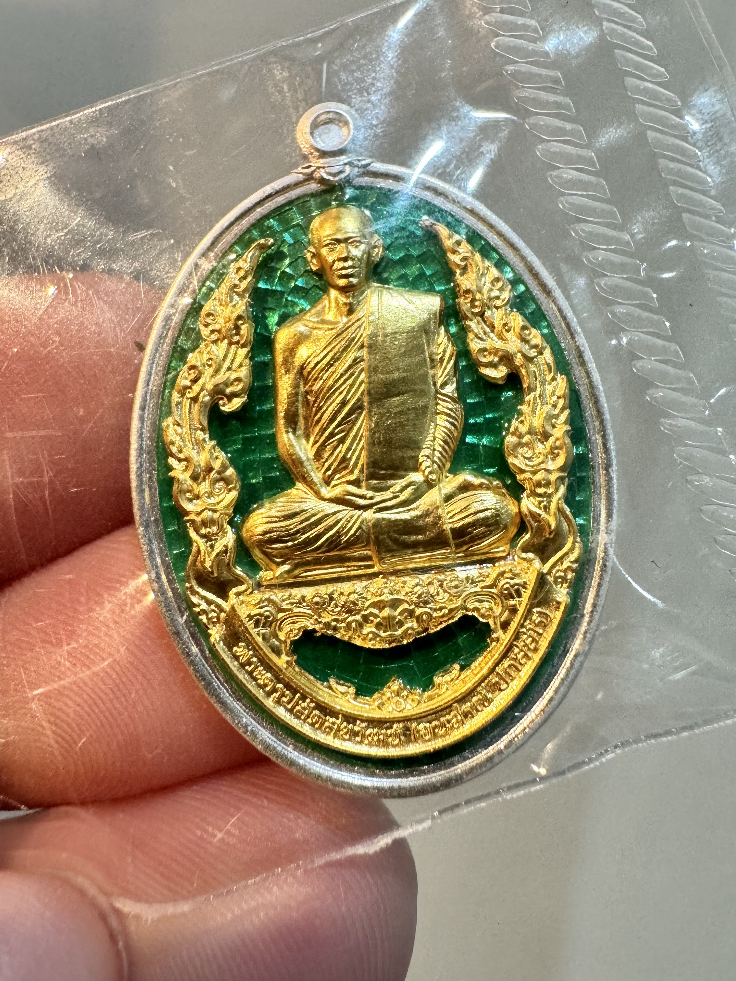 เหรียญรูปไข่หลังหนุมาน รุ่นองค์ครู พระอาจารย์ต้อม ปภัสสโร วัดท่าสะแบง จ.ร้อยเอ็ด รายการเซอร์ไพรส์