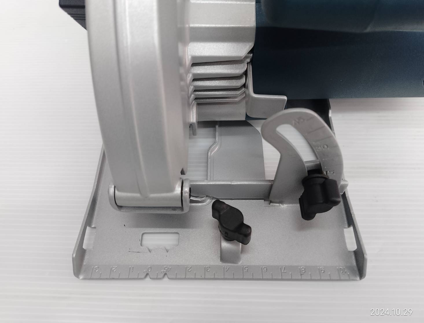 เลื่อยวงเดือน7" GKS140 BOSCH 06016B30K1