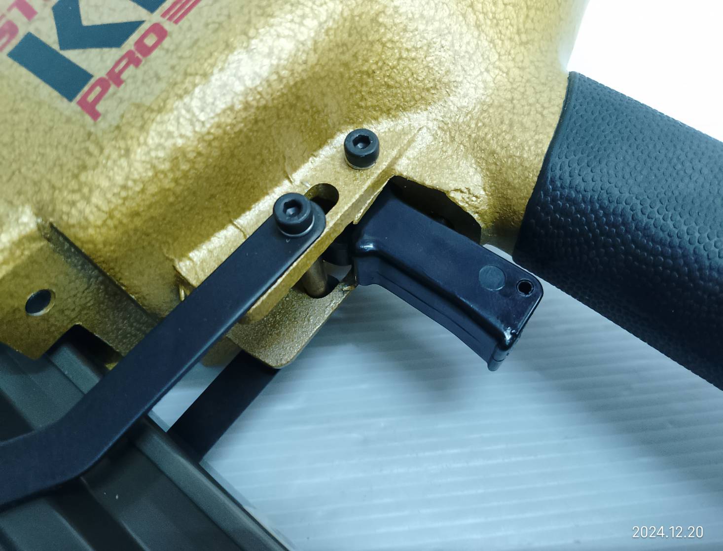 แม็กยิงตะปูลมคอนกรีต-ไม้ ขาเดี่ยว ST-64 KING (Taiwan)