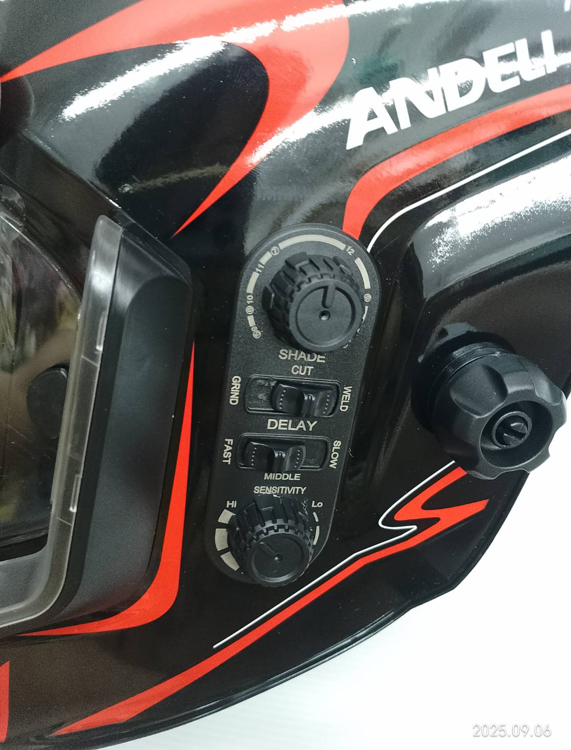 ANDELI หน้ากากเชื่อมอัตโนมัติ ให้สีจริง ปรับเฉดได้ พร้อมไฟ LED ทันสมัยแบตเตอรี่ชาร์จไฟได้ MONER-950L 142-1031