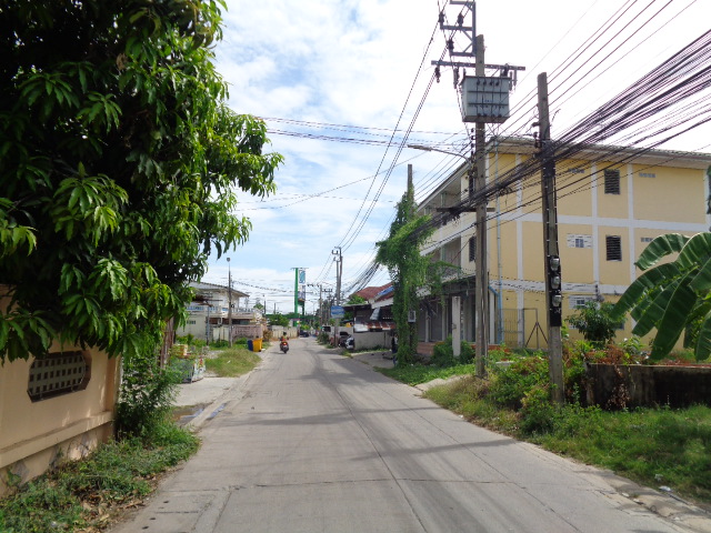 🚩H1068 ขายด่วน ที่ดินถมแล้ว 51 ตารางวา อยู่ซอยชุมชนจุรินทร์จัดสรร ถนนบางกรวย-ไทรน้อย บางบัวทอง เข้าซอยเพียง 100 เมตร หน้ากว้างติดถนน 12 เมตร ลึก 17 เมตร