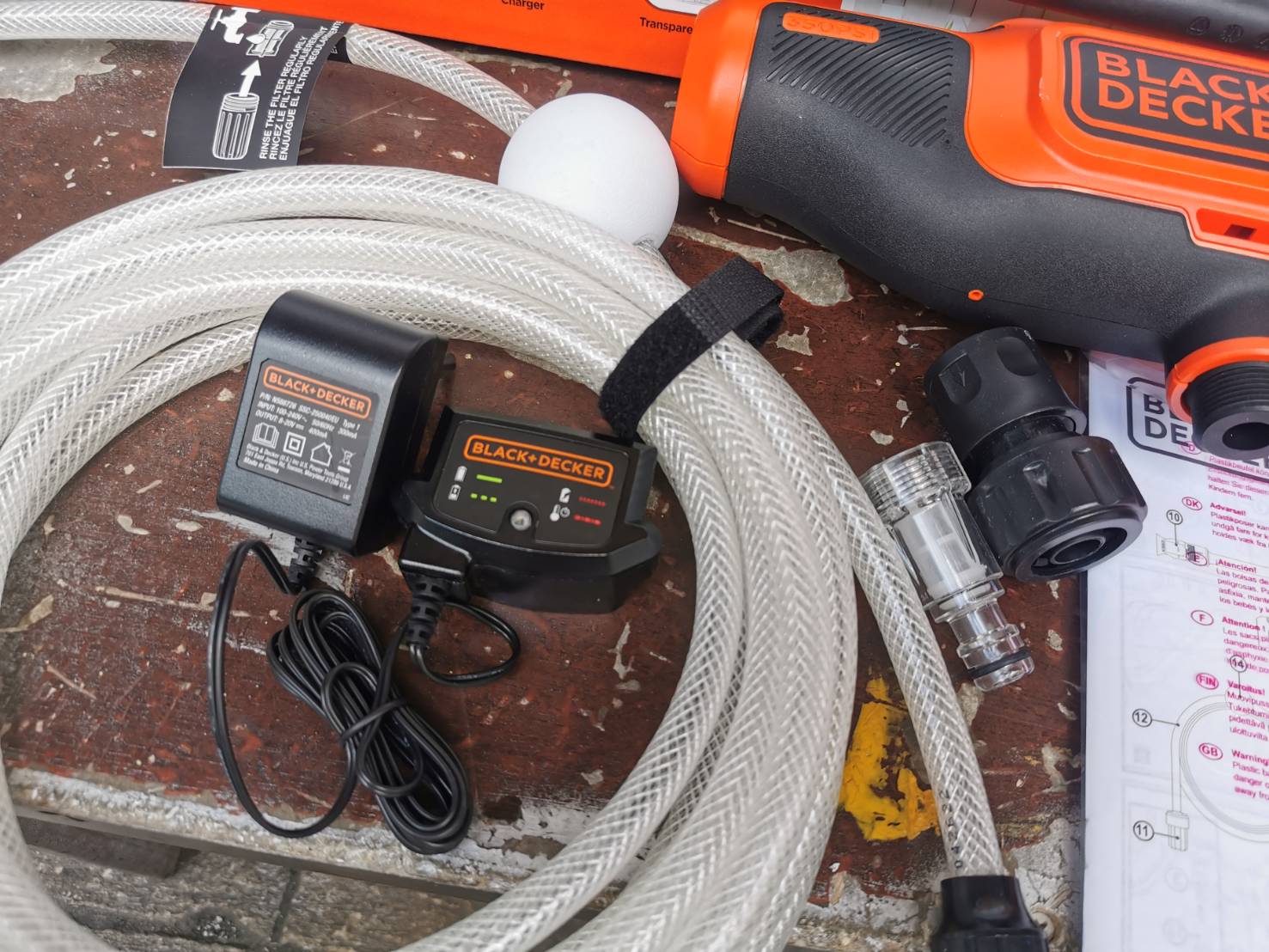 ปืนอัดฉีดแรงดันสูงไร้สาย 20V / 2.0Ah BCPC20D1 BLACK&DECKER