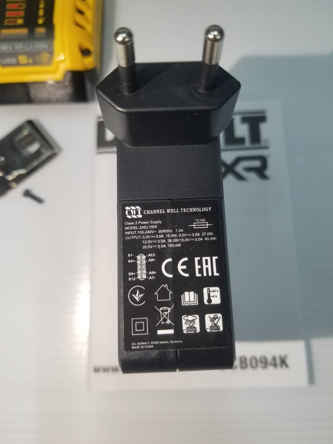 อุปกรณ์ต่อ USB (USB Adaptor) รุ่น DCB094K สำหรับ 18V/20V/60V