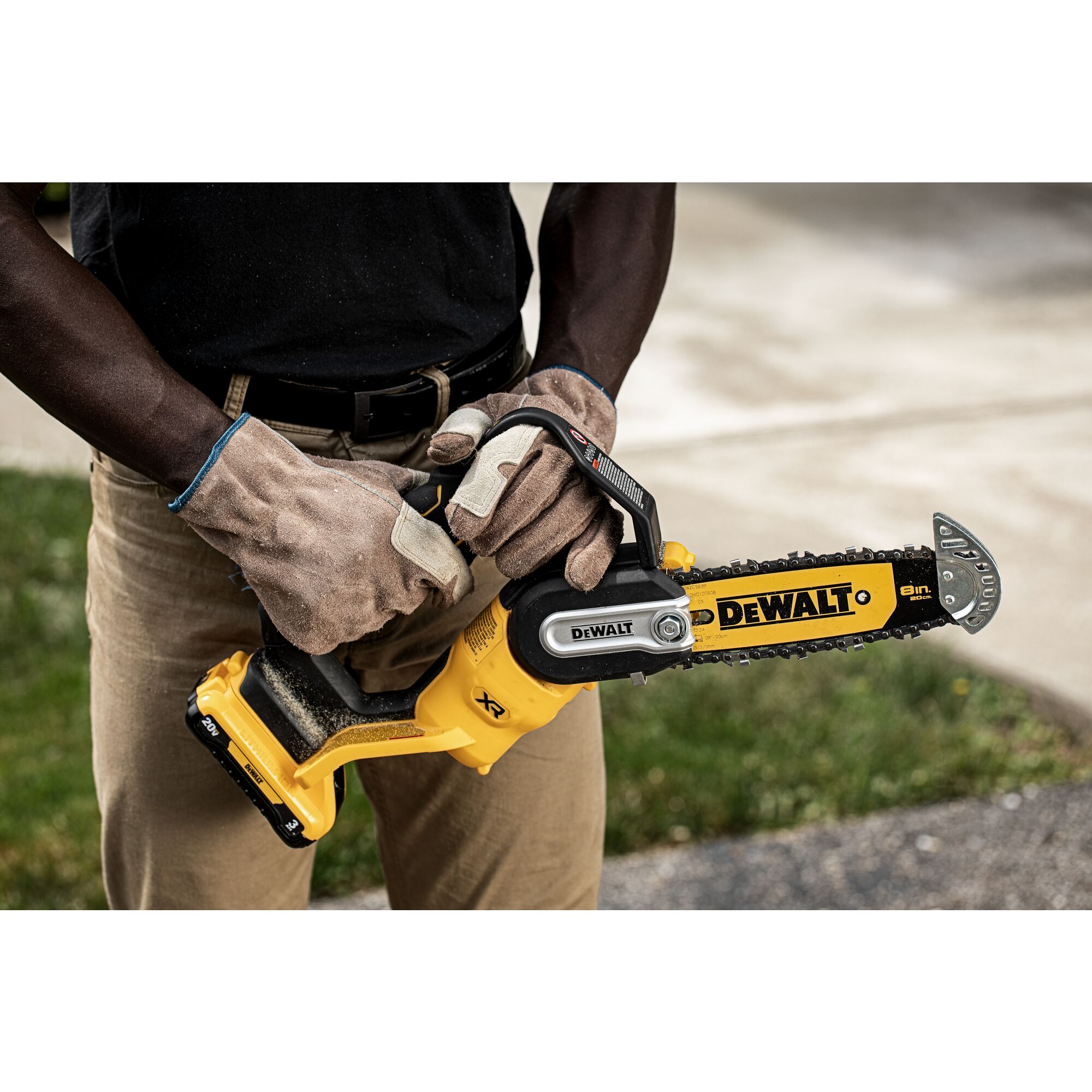 DEWALT เลื่อยโซ่มือเดียวไร้สาย 20V Max บาร์ 8 นิ้ว เฉพาะตัวเครื่อง มอเตอร์ไร้แปรงถ่าน รุ่น DCCS623B