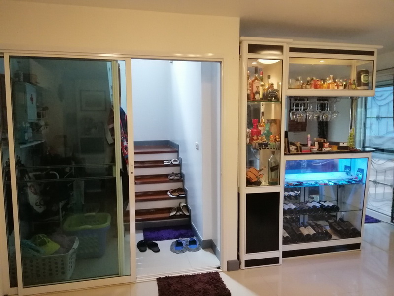 H1037 ขายบ้านเดี่ยว 50.7 ตร.วา หมู่บ้านเนเบอร์โฮม วัชรพล โครงการอยู่ติดถนนใหญ่ สุขาภิบาล5 ซอย82 ตกแต่งต่อเติมสวยมาก พร้อมอยู่