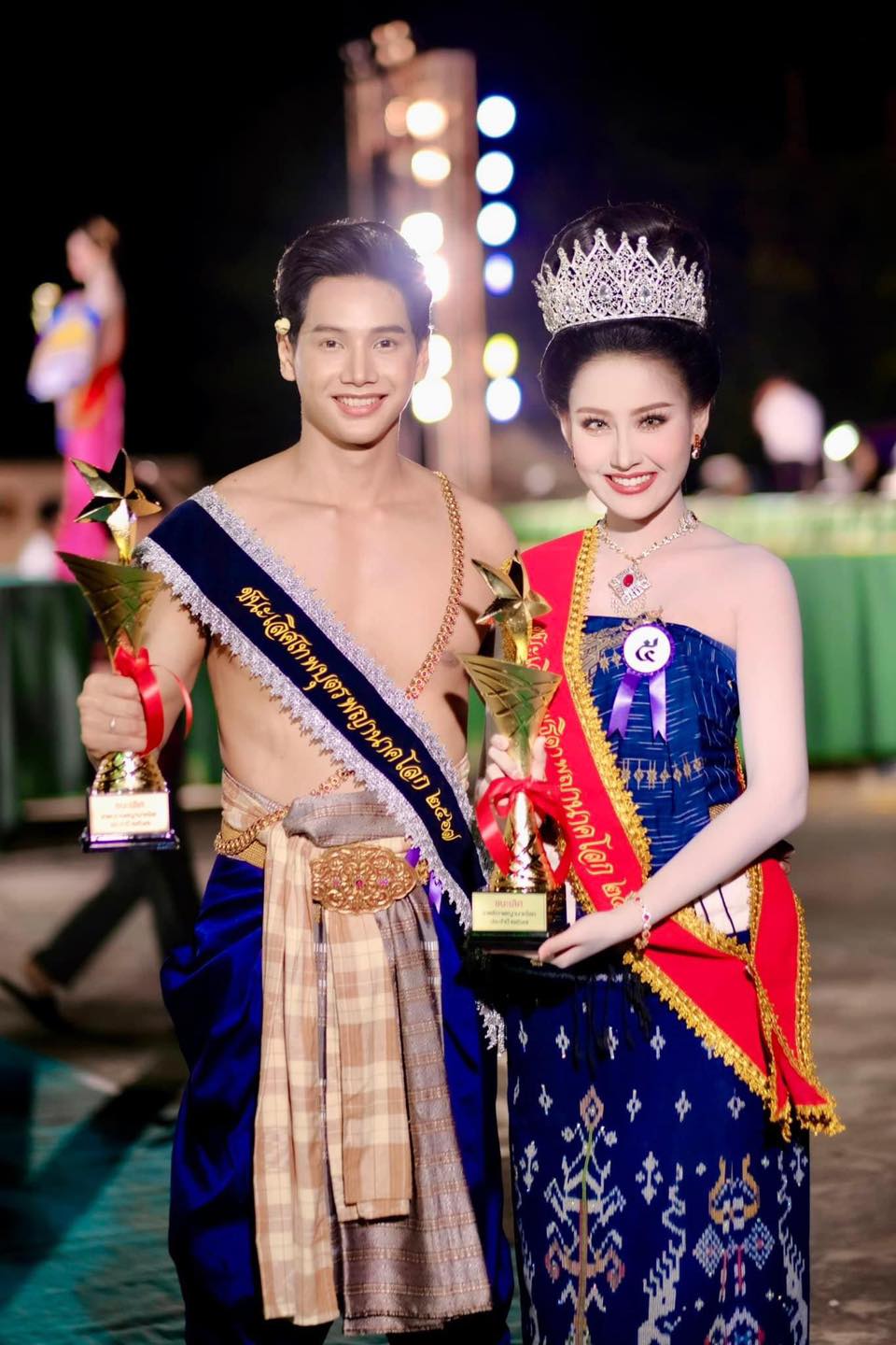 (พร้อมส่งจากไทย) มงกุฏ 115 สีเงิน มงกุฎนางงาม มงกุฎเพชร มงกุฎประกวด สวยงามอลังการ ฐานมงวงกลมปรับได้ สินค้าพร้อมส่ง ไม่ต้องรอนาน งานพรีเมี่ยม