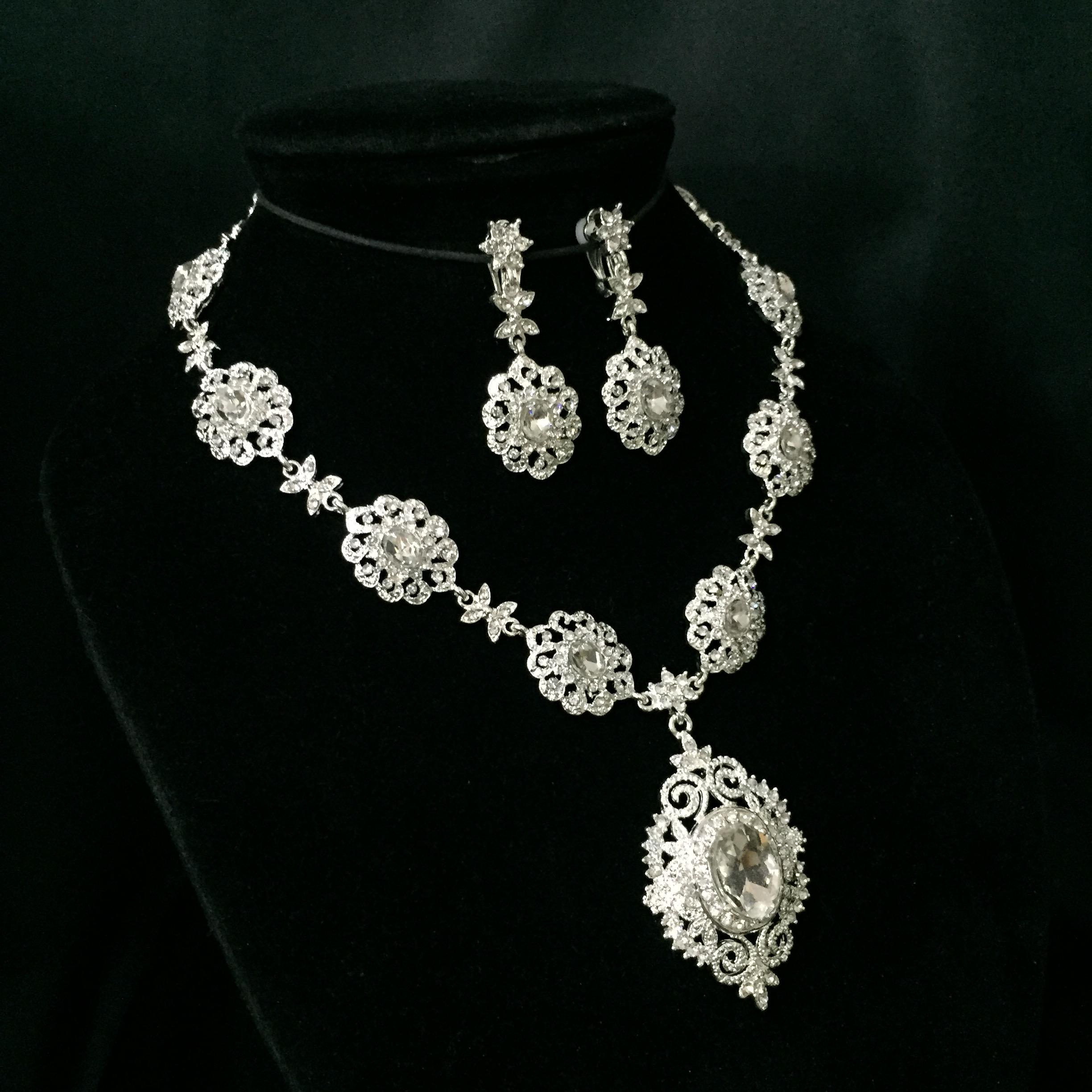 (พร้อมส่ง) เครื่องประดับไทยสร้อยคอ+ต่างหูแบบหนีบ 059 สีเงิน