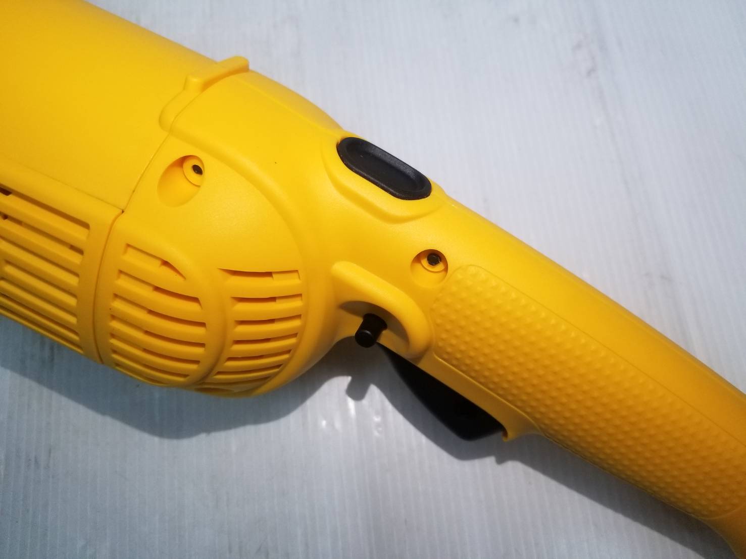 หินเจียรไฟฟ้า 9 นิ้ว 2200W DWE492 DEWALT