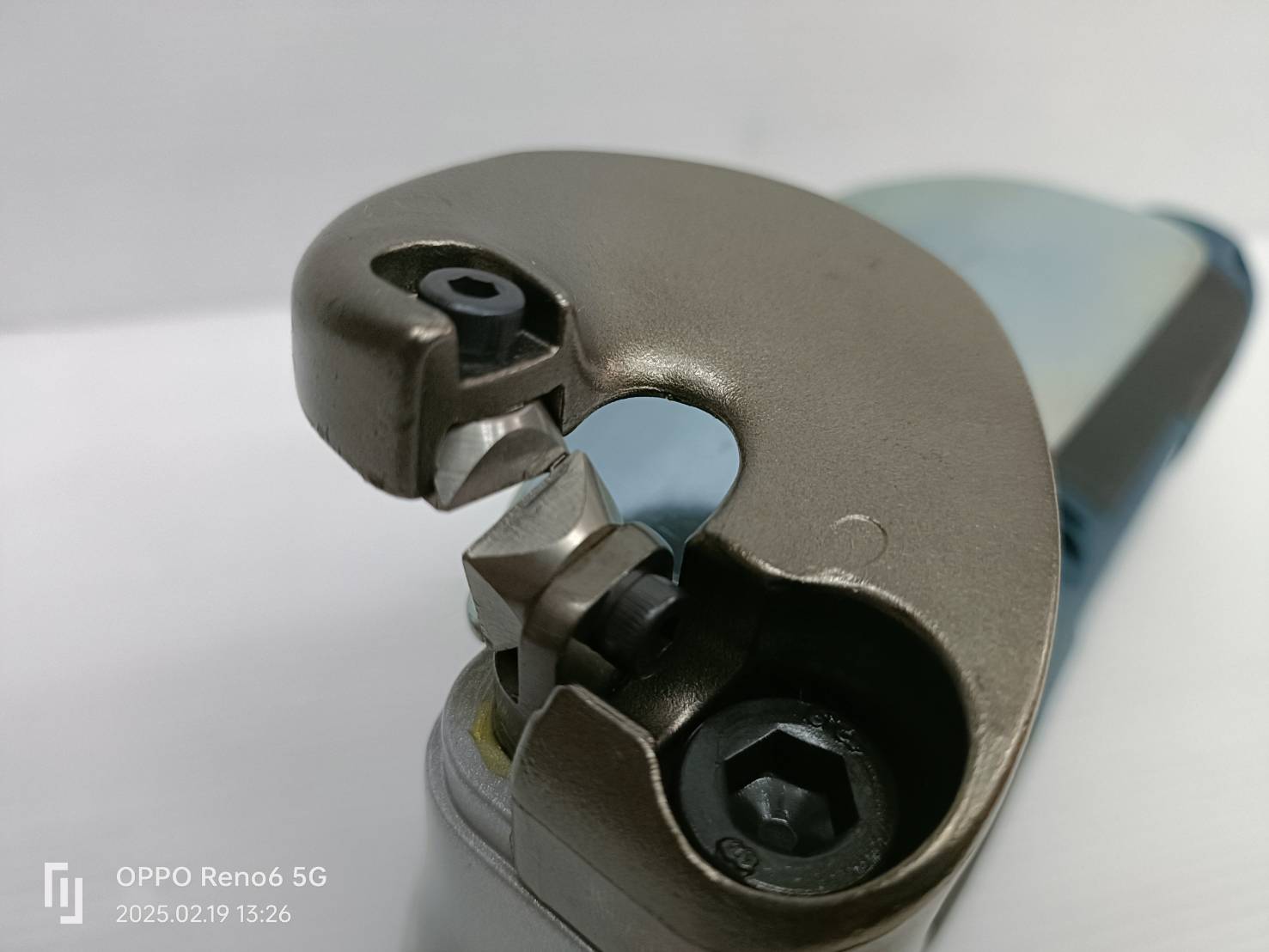 กรรไกรตัดโลหะไร้สาย GSC12V-13 BOSCH SOLO