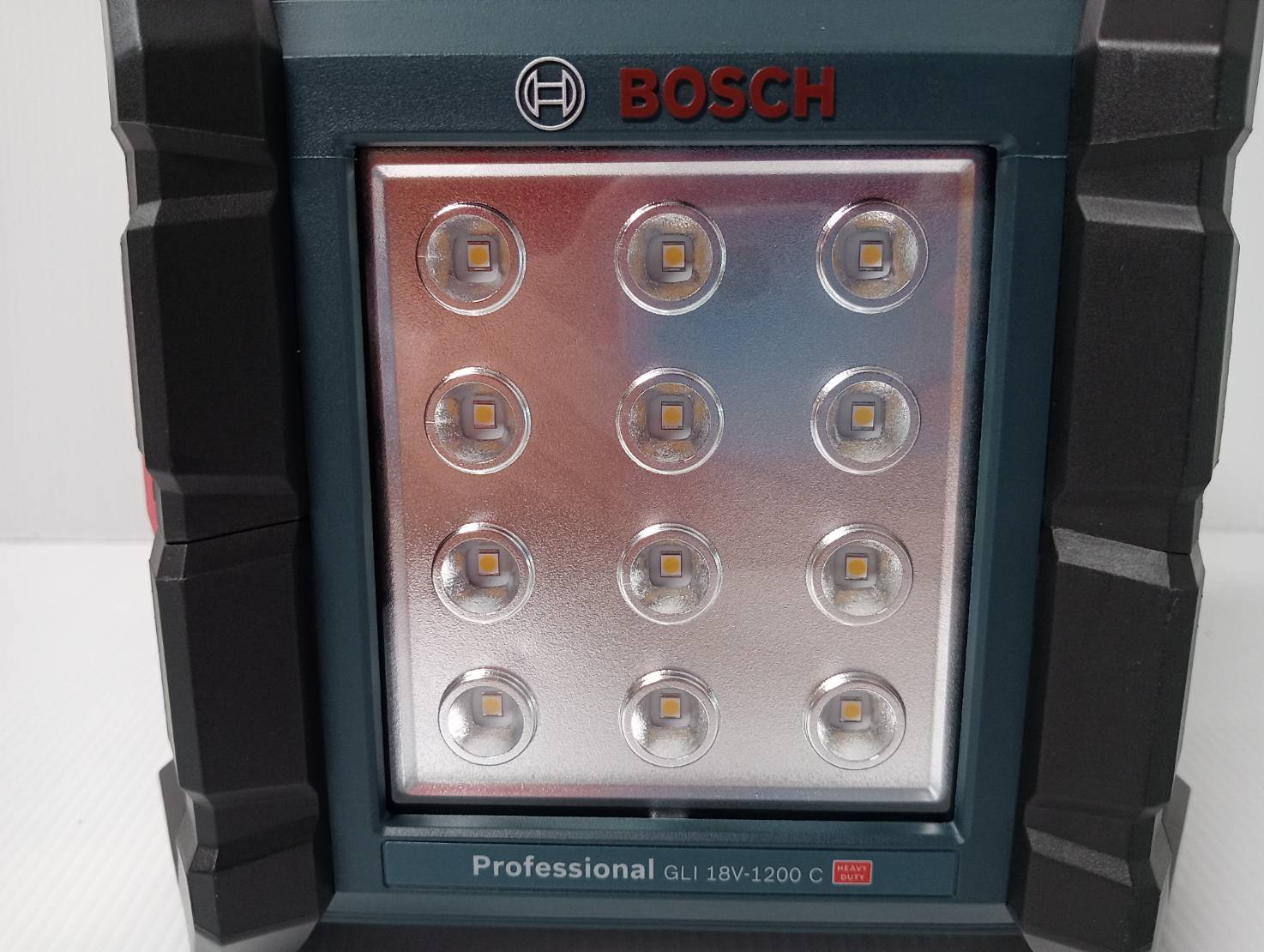 ไฟฉายไร้สาย GLI18V-1200C BOSCH Solo