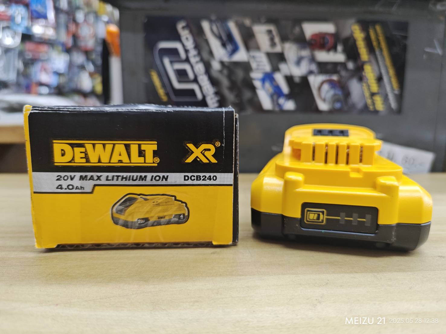 แบตเตอรี่ 20V/4.0Ah DCB240-B1 DEWALT (รุ่นบาง)