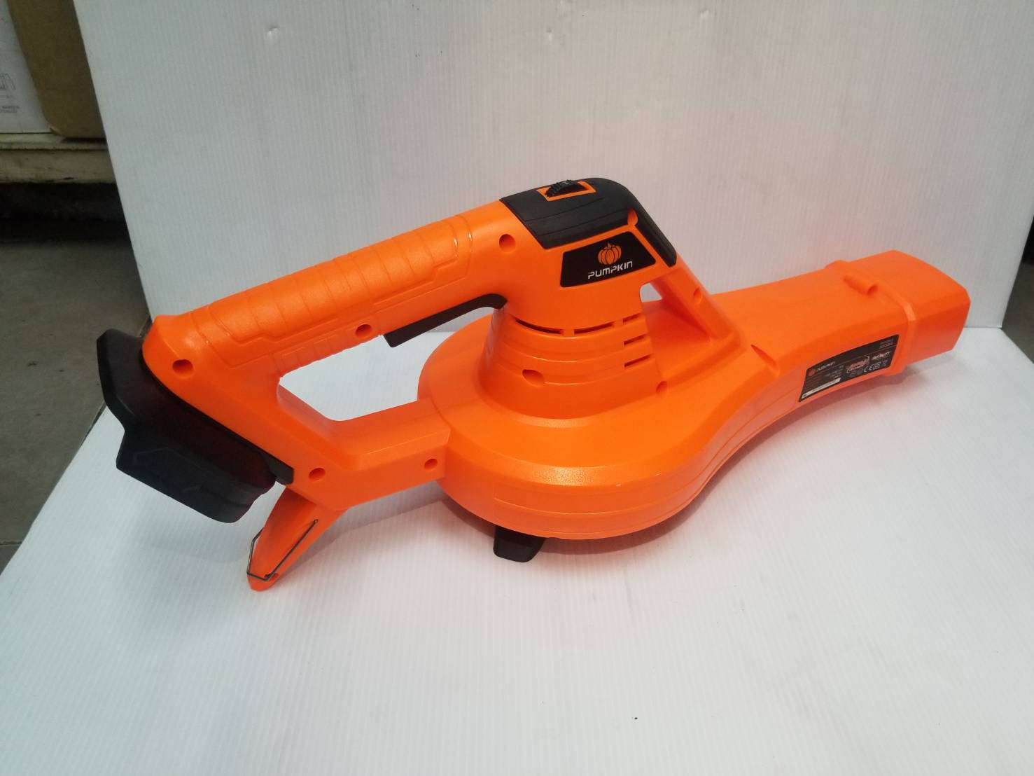เครื่องเป่าลมใบไม้ไร้สาย (เครื่องเปล่า) 20V รุ่น INF-28LF PUMPKIN #50334