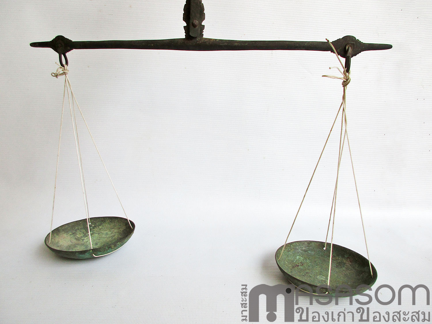 ตาชั่งแขวนสำริดโบราณ