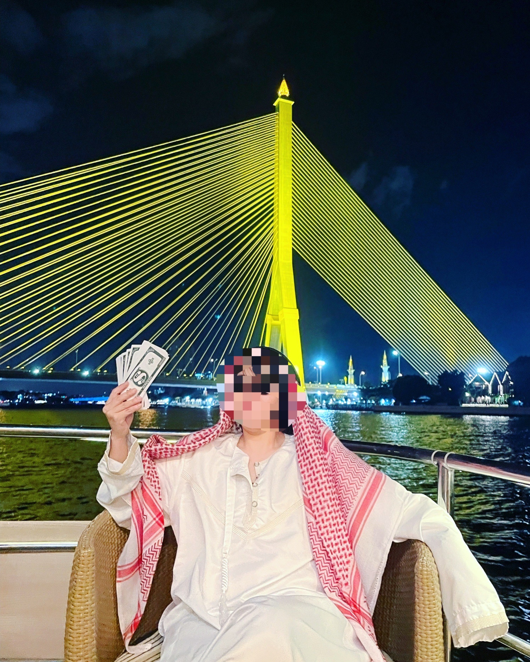 ชุดอาหรับดูไบ / ชุดเศรษฐีดูไบ / ชุดชีค / ชุดอาหรับ / ชุดดูไบ พร้อมปืนยิงแบงค์ และพร๊อพ