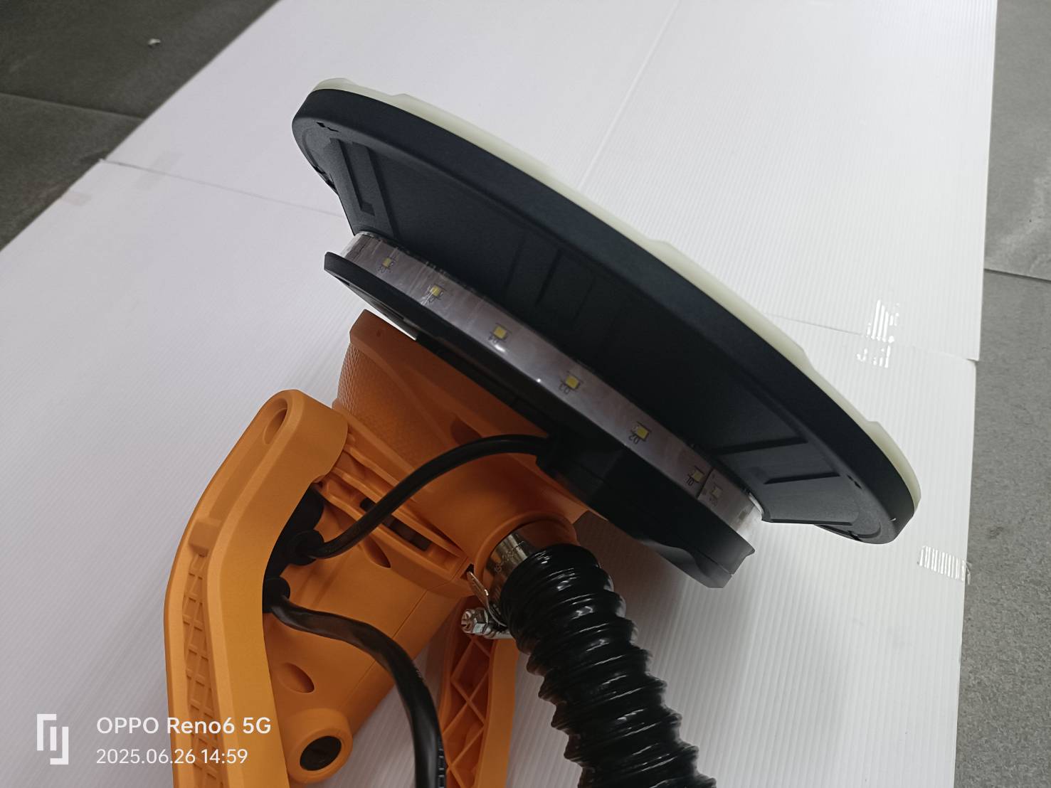 INGCO DWS105016 เครื่องขัดผนัง ด้ามยาว 1050W