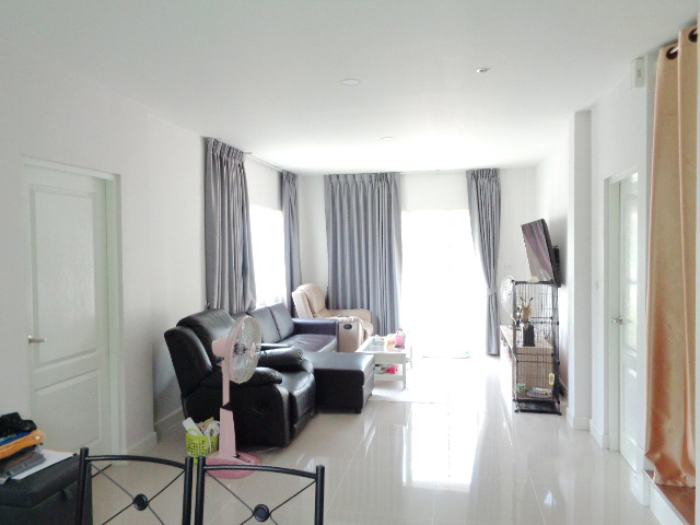 H1169 ขายบ้านเดี่ยว 50.2 ตร.วา หมู่บ้านเซนโทร ประชาอุทิศ90 ซอยประชาสามัคคี อ.พระสมุทรเจดีย์ จ.สมุทรปราการ สภาพใหม่มาก ฟรีค่าโอน