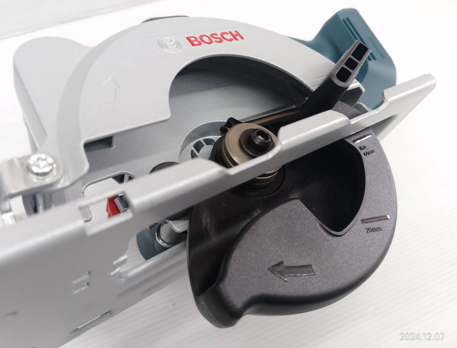 BOSCH เลื่อยวงเดือน5" 18V GKS18V-44 06019M30L0