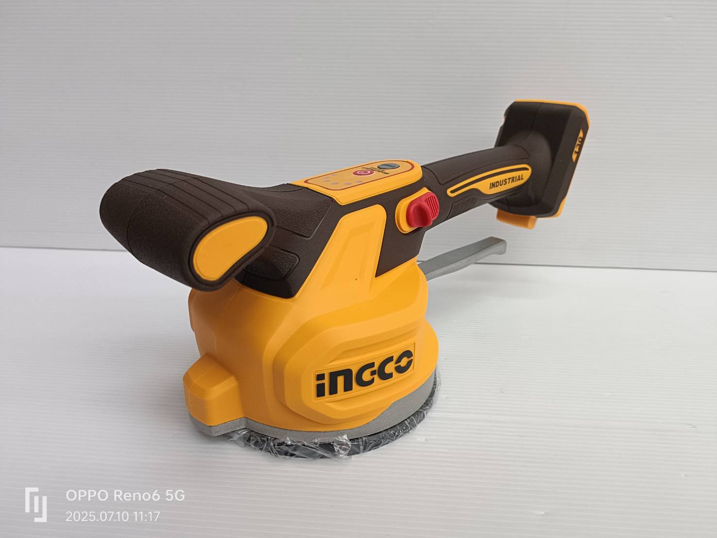 INGCO เครื่องดูดสั่นกระเบื้อง20V CTVLI20015 ครบชุดพร้อมกล่อง