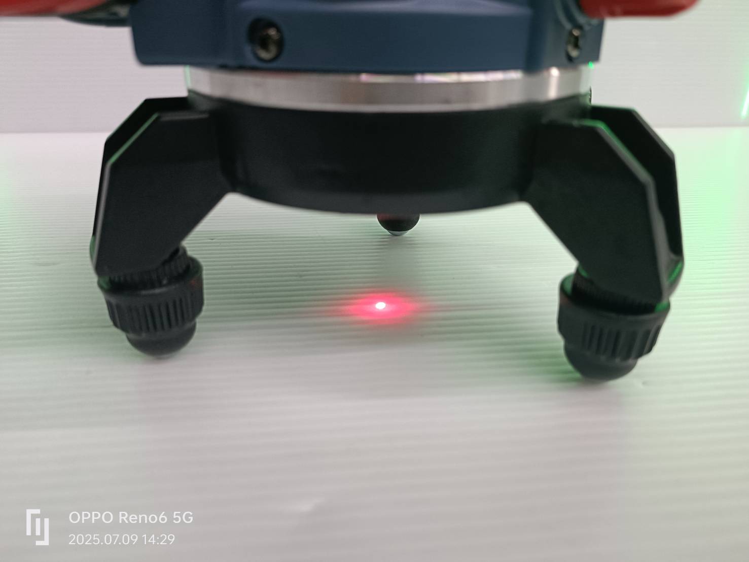 MASARU SMLG-335 เครื่องวัดระดับเลเซอร์แบบแสงสีเขียว 5 เส้น 16.8V (ไม่รวมขาตั้ง)