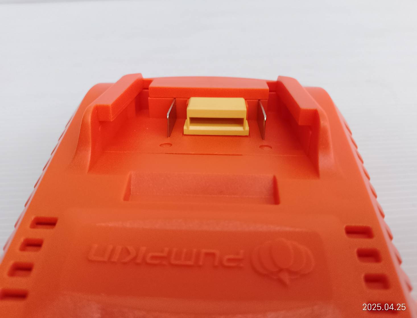 แท่นชาร์จ20V P20V-C24X PUMPKIN 50265