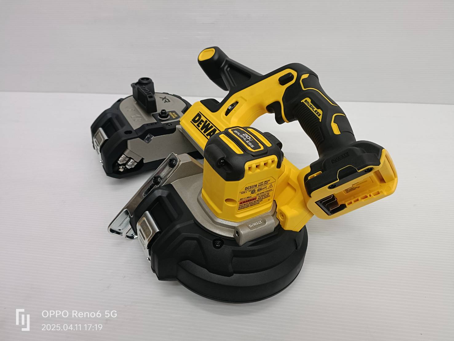 เลื่อยสายพายมือเดียว 20V DCS378B DEWALT