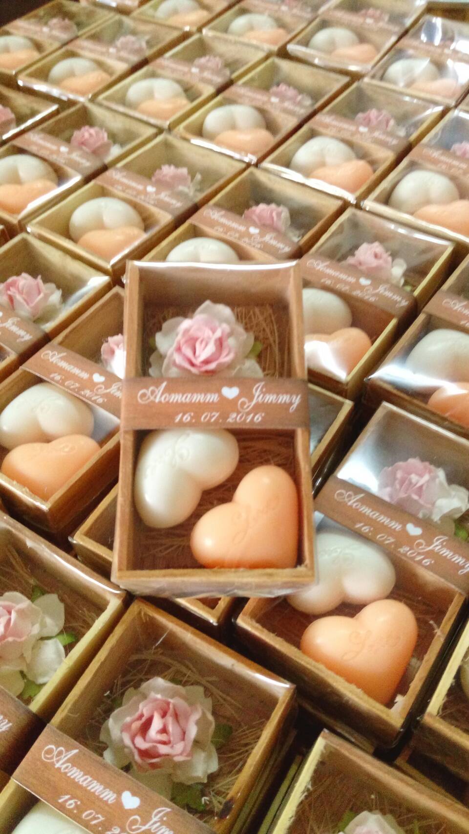 สบู่หอมหัวใจคู่ ใส่กล่องไม้แบบ 2 ช่อง