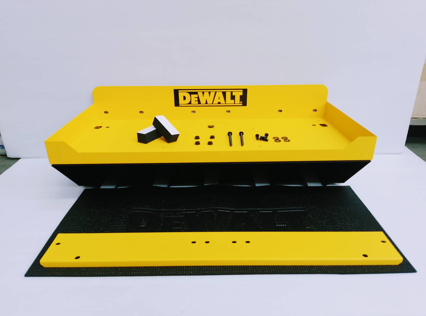 ชั้นวางติดผนัง DWST82822 DEWALT