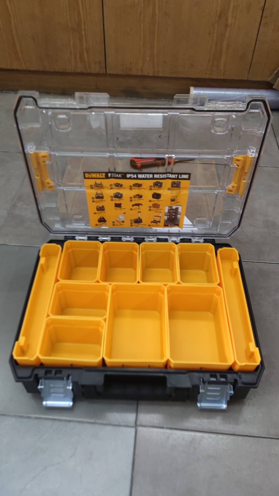 กล่องใส่อุปกรณ์10ช่อง DWST82968-1 DEWALT (T STAK)
