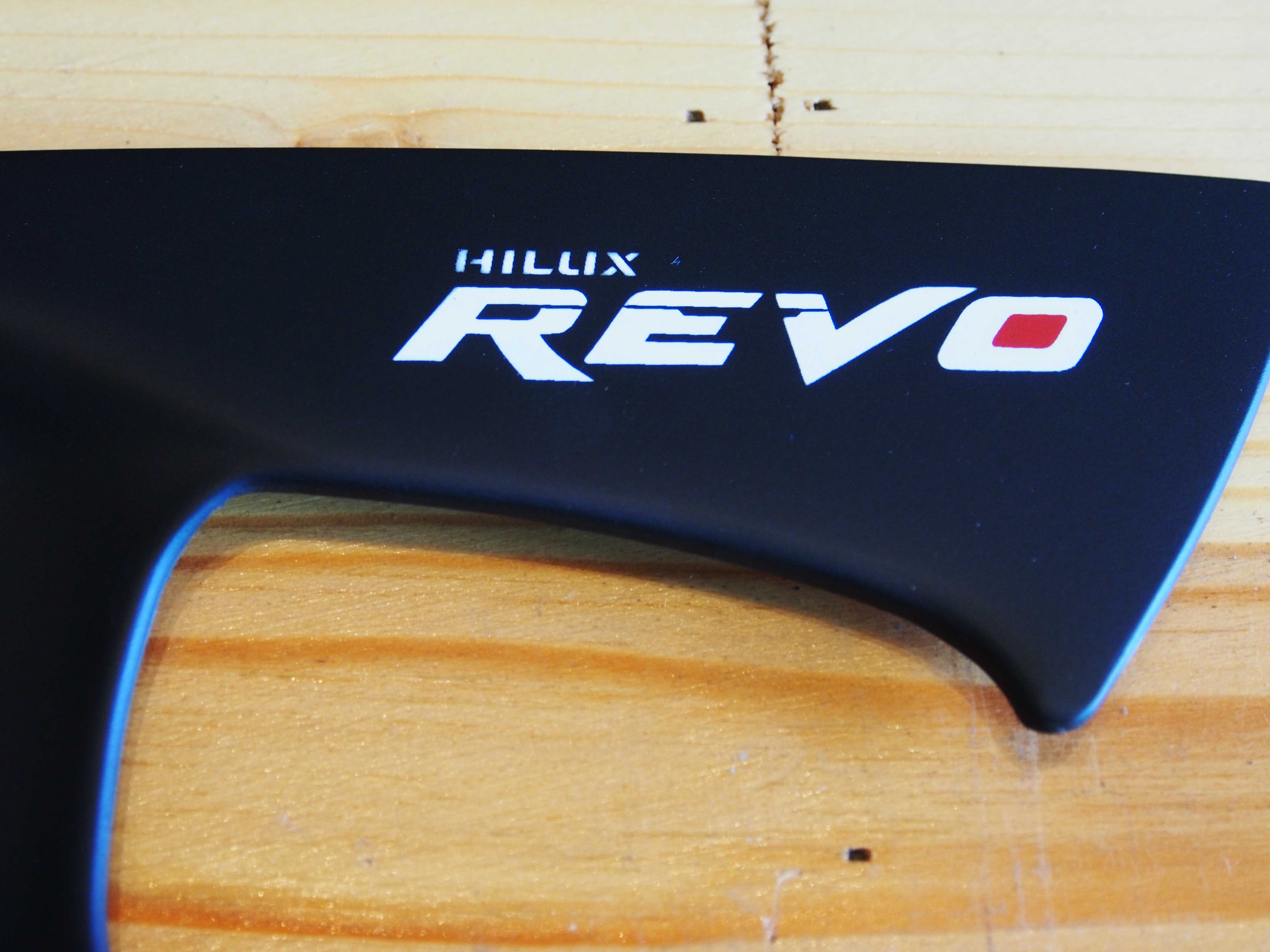 PLATE DOOR HANDLE BLACK WHITE TOYOTA HILUX REVO 2015 เบ้ารองมือเปิดดำด้านโลโก้ขาว รีโว่