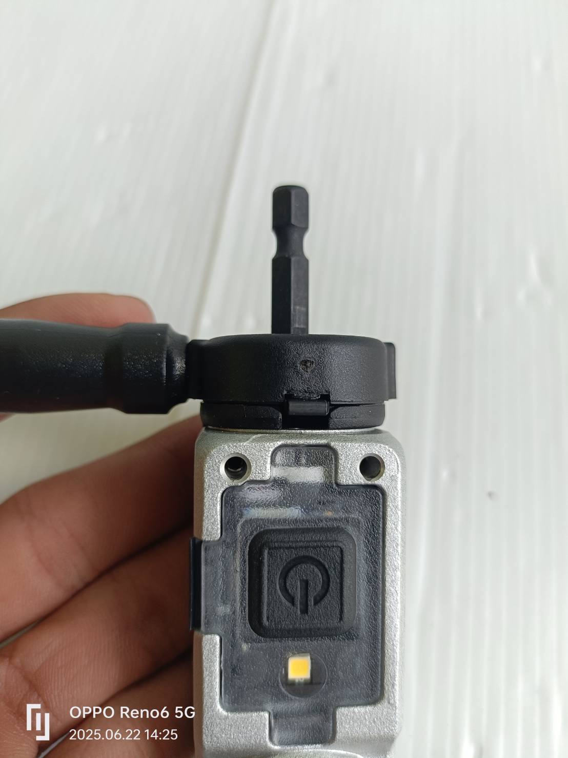 DEWALT DWALRAFT ก้านต่อไขควงมุมฉาก 90 องศา มีไฟLED ชาร์จ TYPE-C