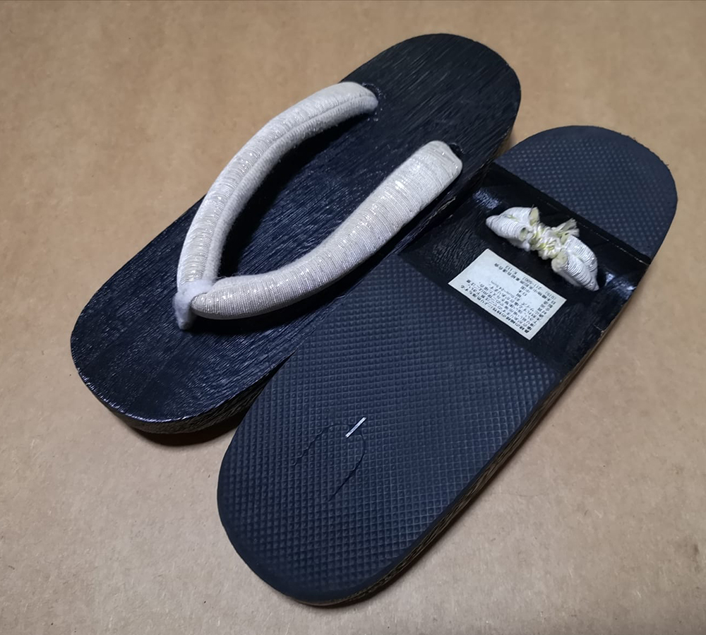 รองเท้าเกี๊ยะไม้ญี่ปุ่น หูสีเงิน 23.5cm มือ1