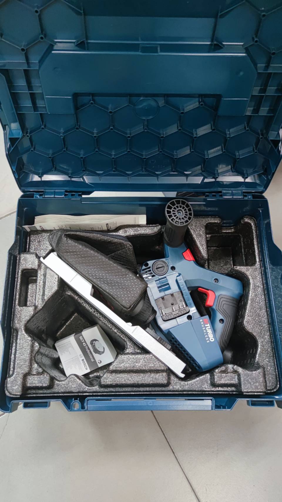 เลื่อยวงเดือนแบบรางไร้สาย GKT18V-52GC BOSCH SOLO (ไม่รวมราง)