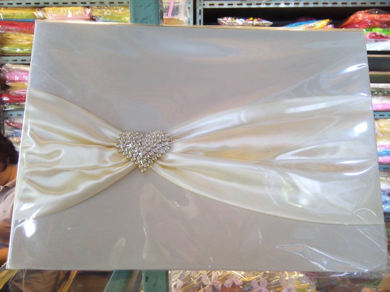 กล่องรับซองหีบสมบัติ หุ้มผ้าไหม สีขาวออฟไว้ท์