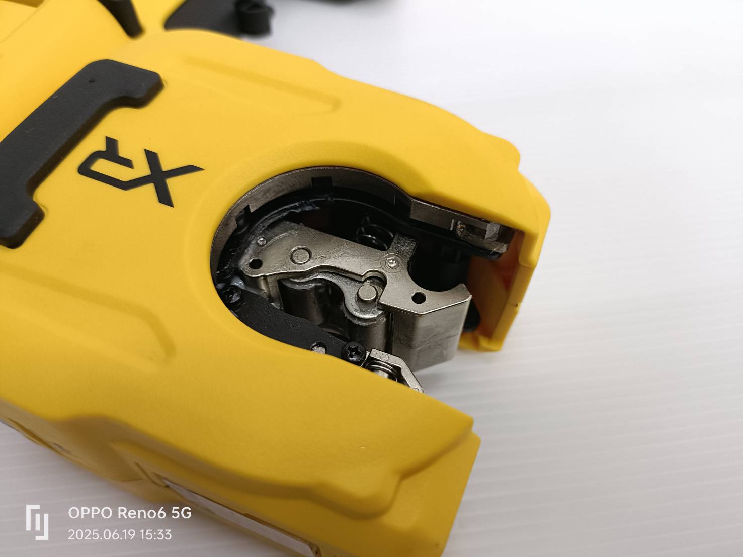 DEWALT รุ่น DCE154B เครื่องตัดท่อทองแดงไร้สาย 20V