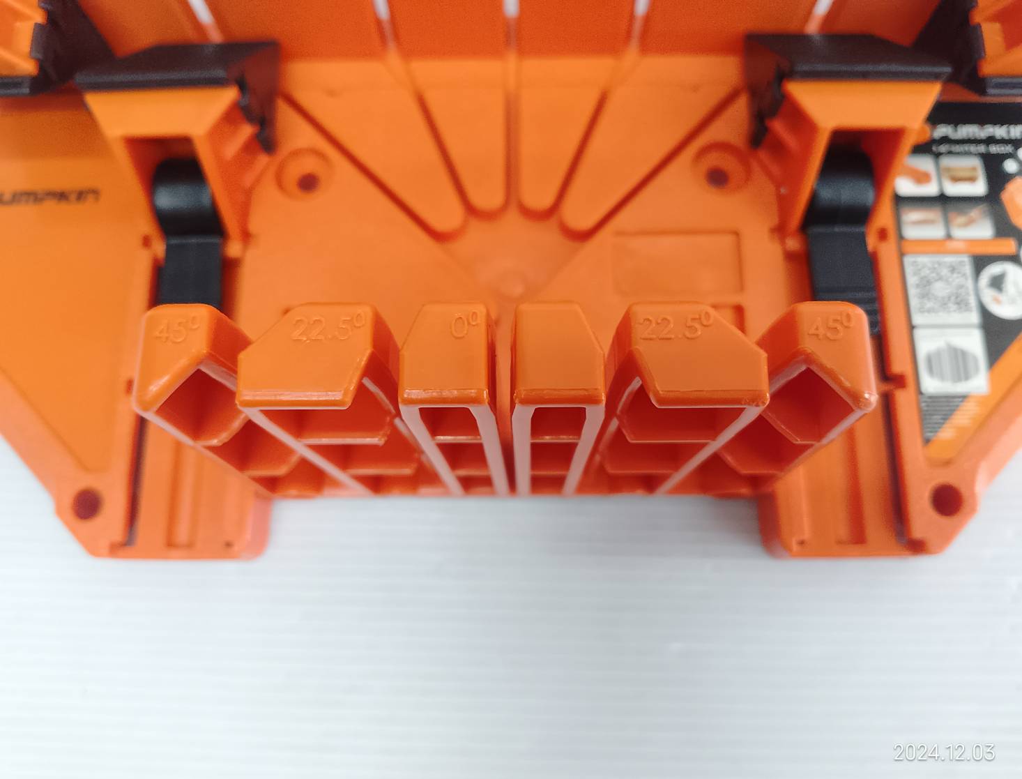 PUMPKIN 34233 กล่องจับชิ้นงานอเนกประสงค์ 14 นิ้ว ที่ตัดองศา PTT-14MTB