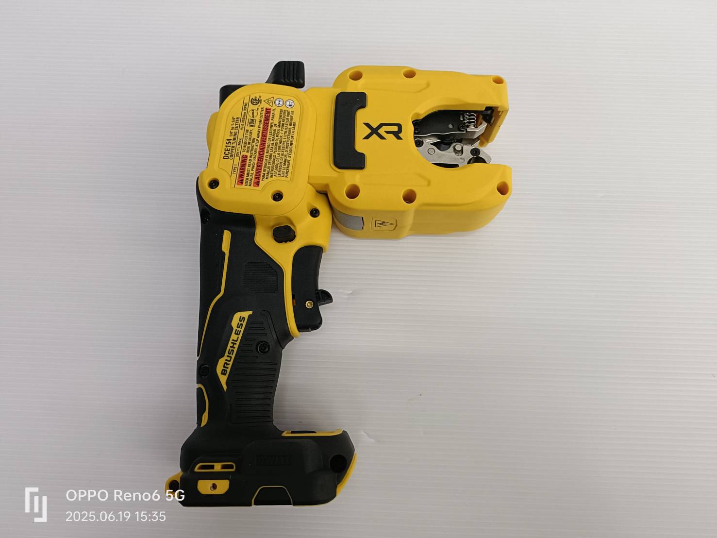 DEWALT รุ่น DCE154B เครื่องตัดท่อทองแดงไร้สาย 20V
