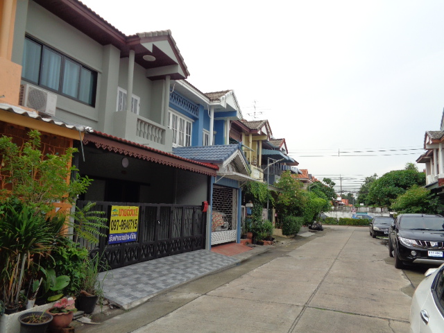 🚩H1215 ให้เช่า ทาวน์เฮ้าส์ 20 ตารางวา หมู่บ้านวรารักษ์ เลียบคลองสอง 27 รีโนเวทแล้ว พร้อมเฟอร์ฯใหม่ทั้งหลัง คลองสามวา กรุงเทพฯ