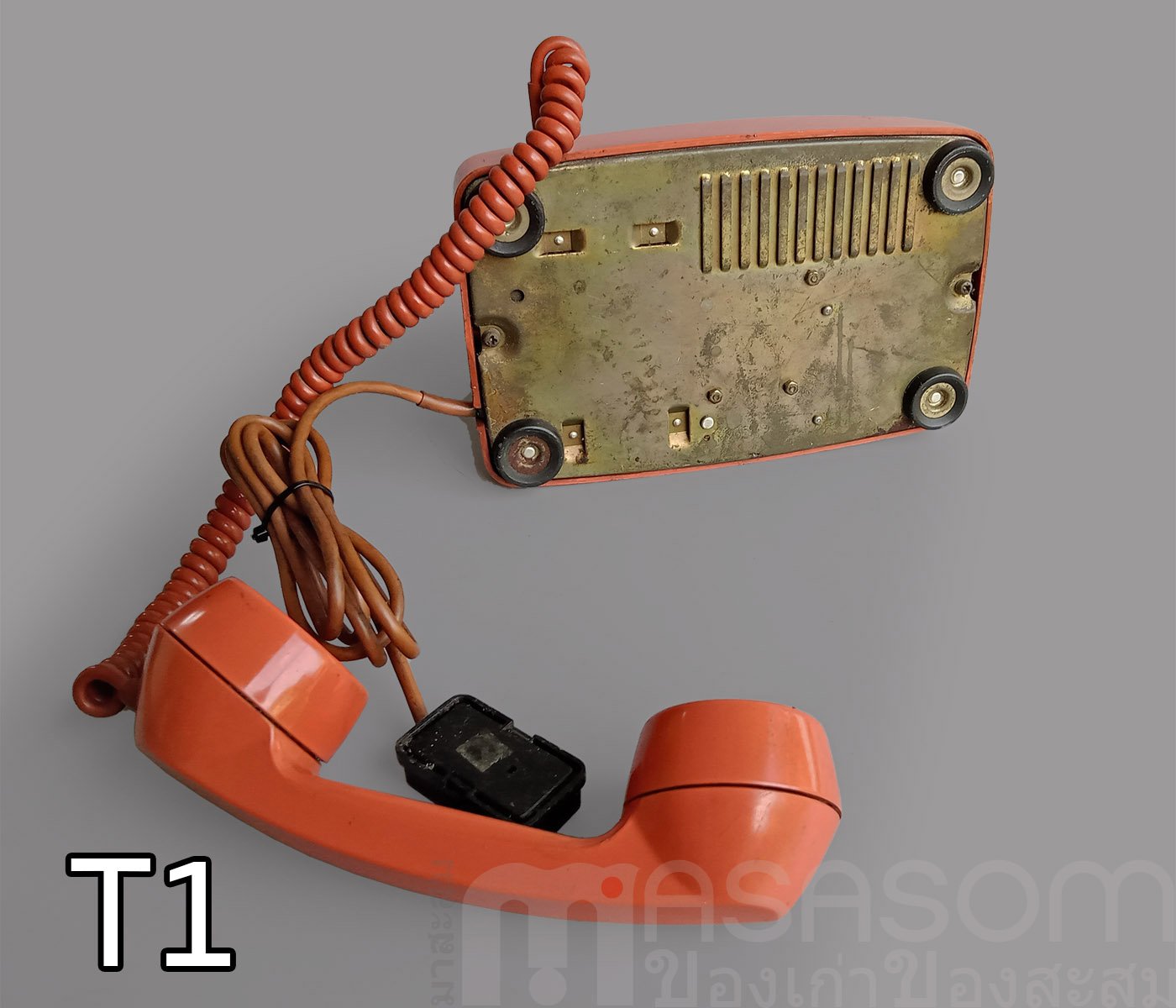 โทรศัพท์แป้นหมุนเก่าสีส้ม