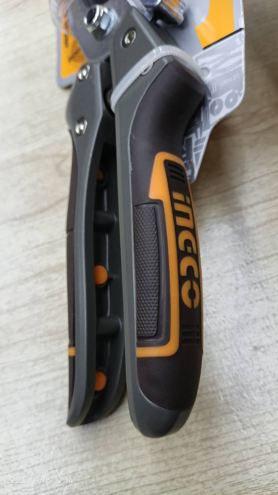 INGCO HPS0308 กรรไกรแต่งกิ่ง 8 นิ้ว