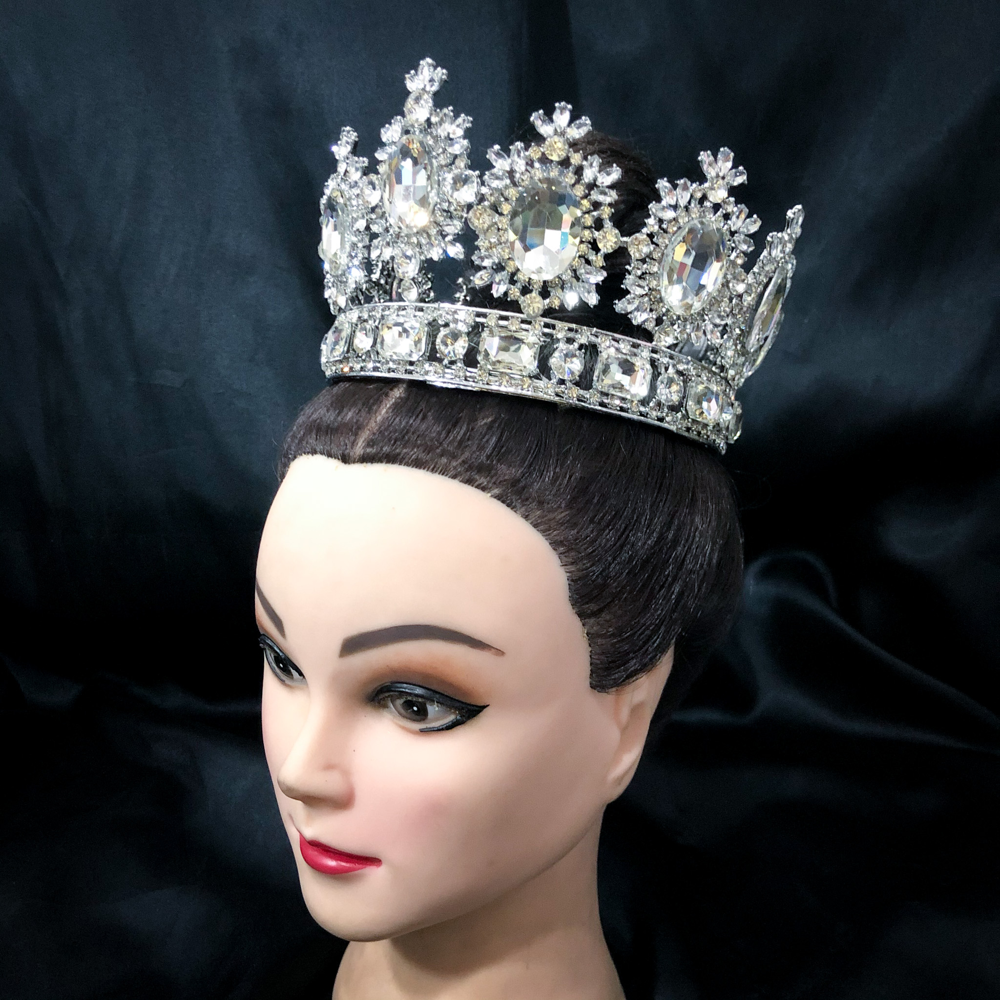 (พร้อมส่ง) มงกุฏ 071 สีเงิน มงกุฎนางงาม สีเงิน เพชรใหญ่ งานละเอียด