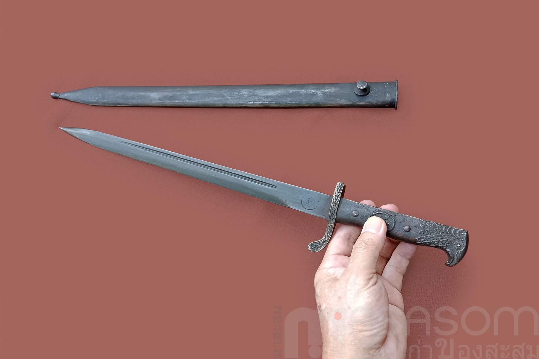 มีดดาบสั้นด้ามหัวนกอินทรี