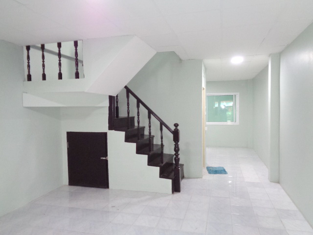 H1123 ขายทาวน์เฮ้าส์ 2 ชั้น 16 ตร.วา หมู่บ้านจินดาทาวน์ หลังมุม รีโนเวทใหม่ ซอยคู้บอน 27 แยก 56 (รามอินทรา กม. 8)