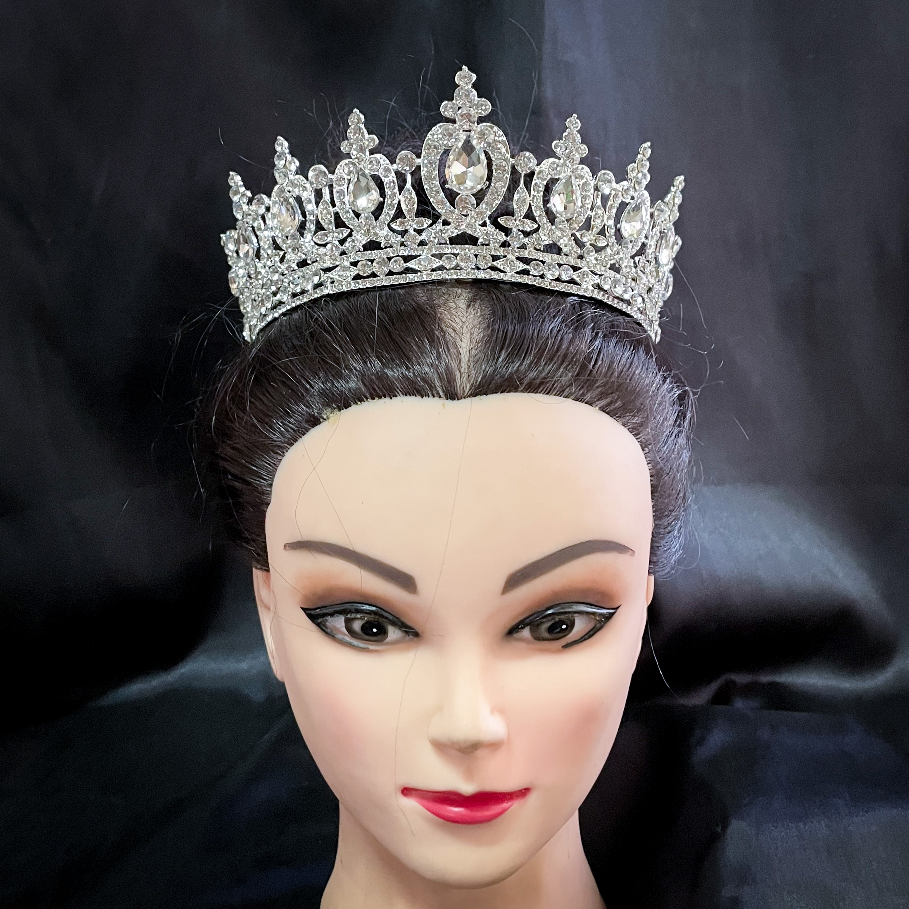 (พร้อมส่ง) มงกุฏ 074 มงกุฎนางงาม มงกุฎประกวด สีเงิน เพชรวาว งานสวย งานละเอียด