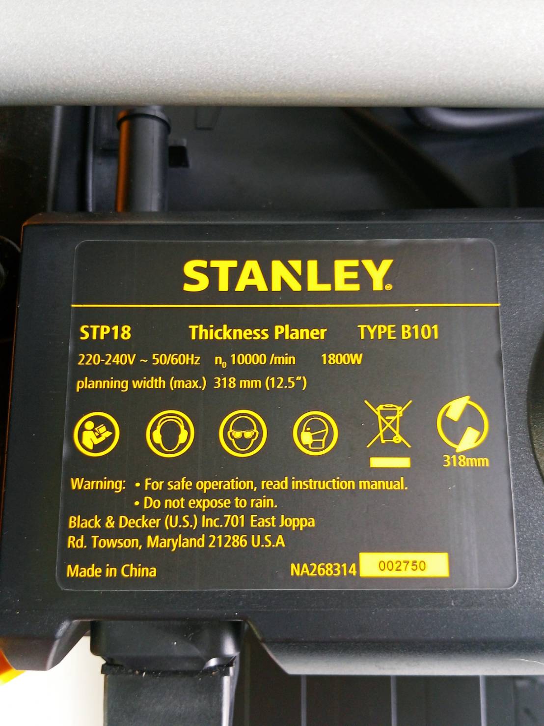 STANLEY เครื่องรีดไม้ไฟฟ้า 12 นิ้ว STP18-B1 (1800 วัตต์) รับประกันศูนย์ 2 ปี