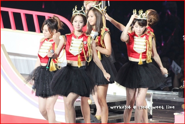 ชุดเจ้าหญิงเกิลร์เจนเนเรชั่น / ชุดนักร้องเกาหลี