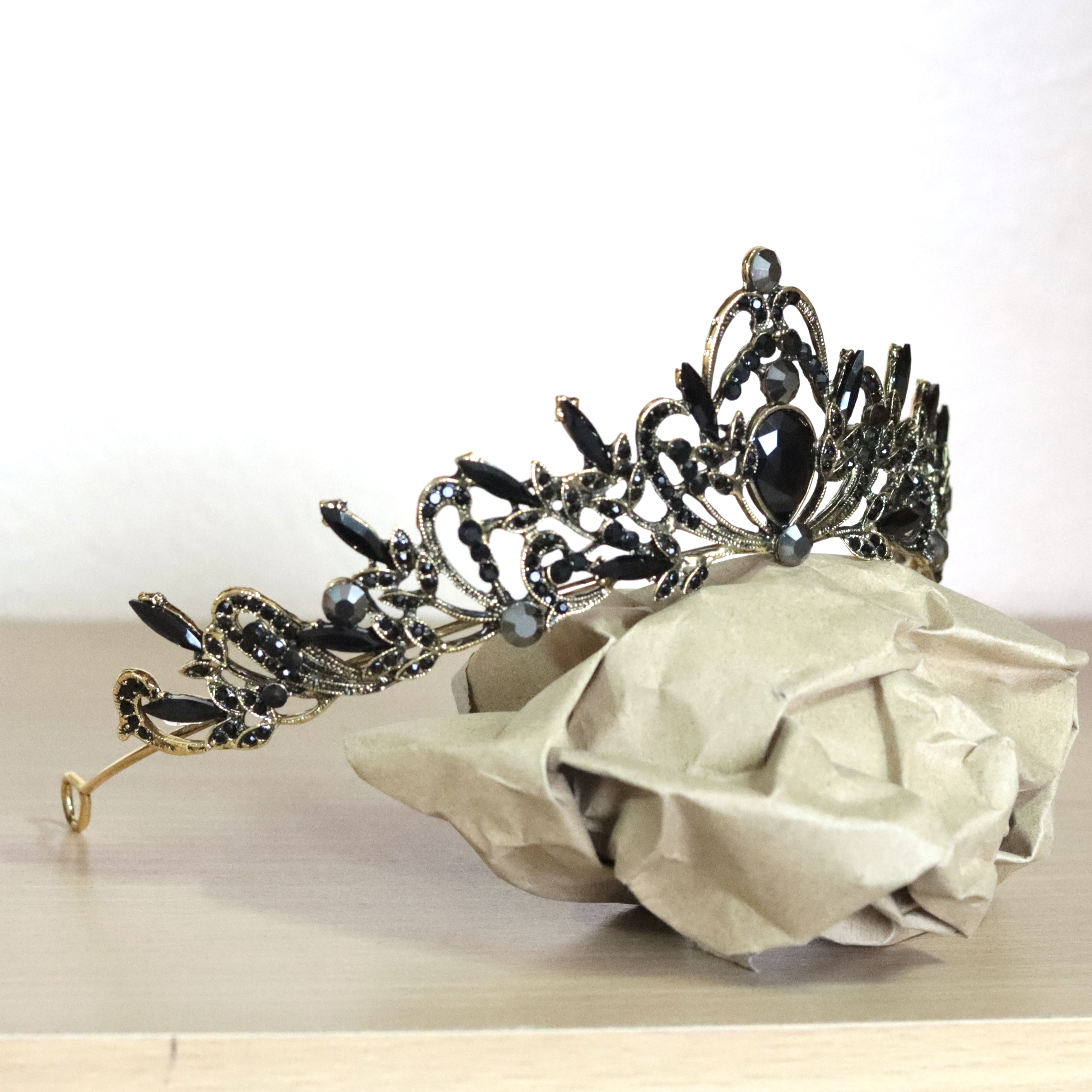 (พร้อมส่ง) มงกุฎสีดำ 310 งานสวย ปราณีต QCเพชรทุกเม็ด สินค้าพร้อมส่งจากไทย