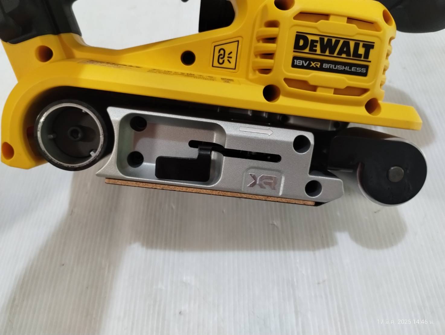 เครื่องขัดกระดาษทรายสายพาน20V DCW220N Dewalt (ตัวเปล่า)